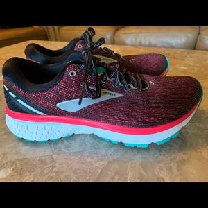 Women's Ghost 11 Brooks Size 8